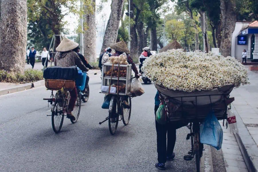 hanoi street sellers
