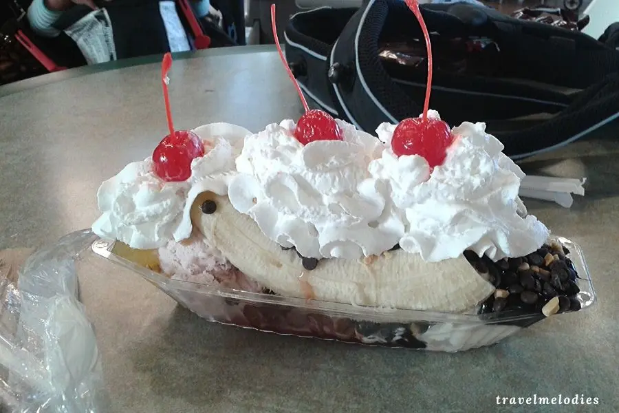 Banana sundae at Hershey chocolate world cafe