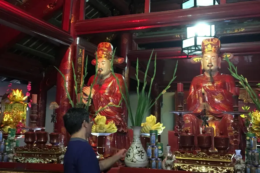 hanoi temple of literature altar