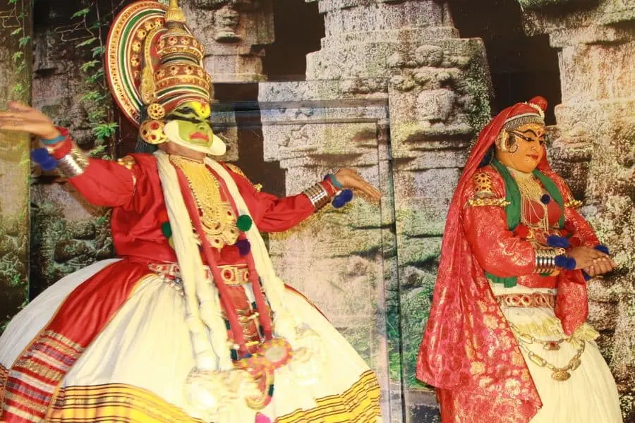 kathakali performance in fort kochi kerala