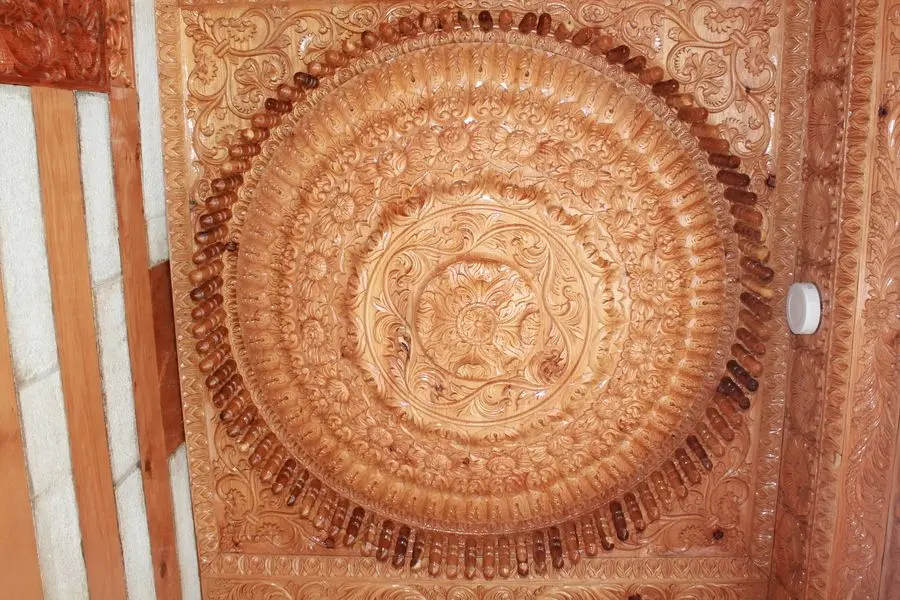 Manali Vashisht temple wood carving