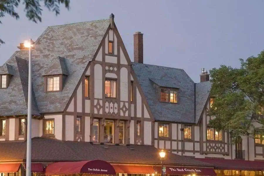 Red Coach Inn Best hotel in Niagara Falls USA Faraway Notes