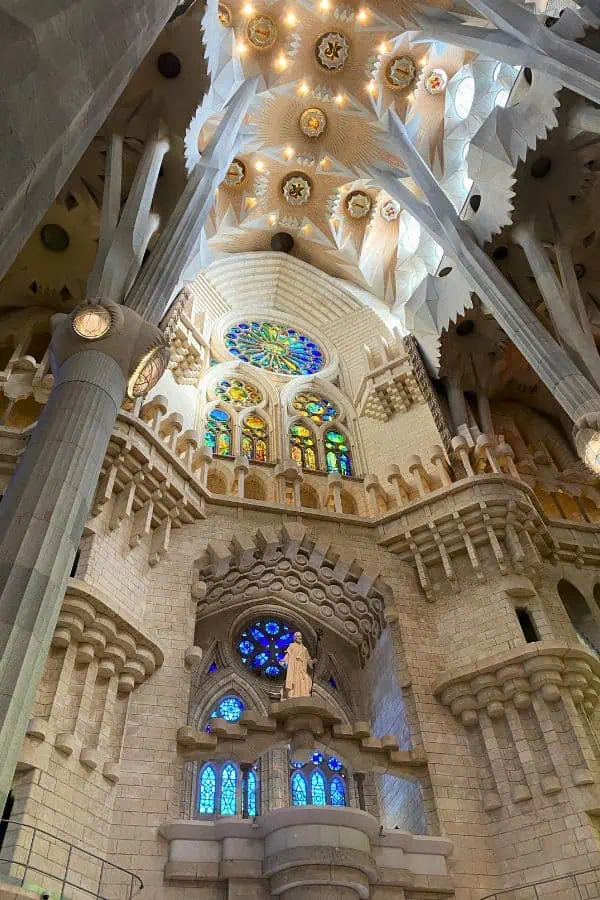 interiors la sagrada familia barcelona spain