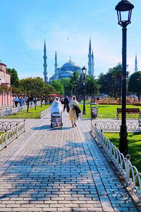 blue mosque sultanahmet square