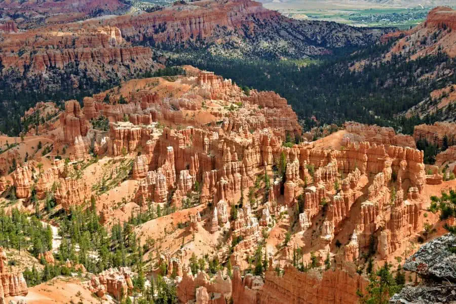 bryce canyon national park hoodoos and red rock formations in utah