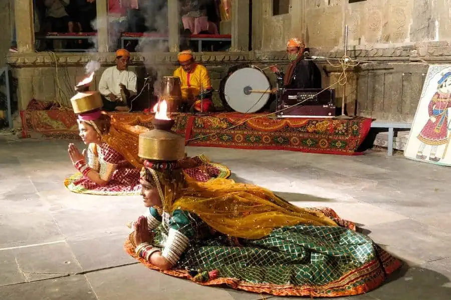 local artists performing traditional rajasthani dance during dharohar dance show at bagore ki haveli in udaipur