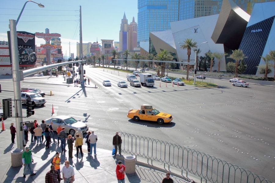 getting around las vegas taxis cabs uber lyft