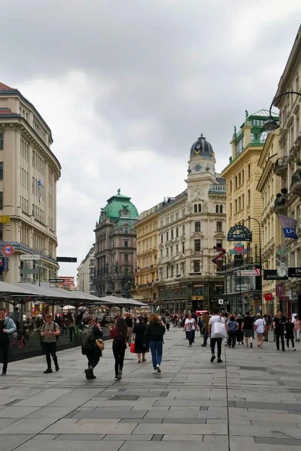 the bustling street of graben vienna in 3 days itinerary