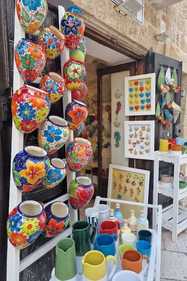 grottaglie quartiere delle ceramiche puglia italy