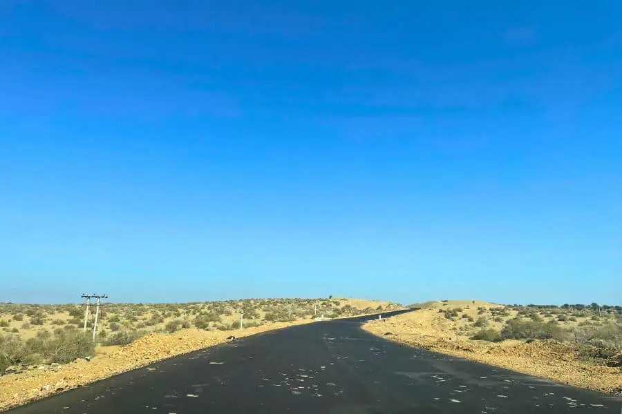 road to jaisalmer rajasthan india