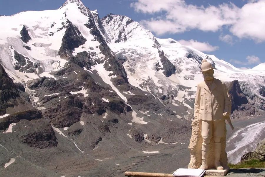 franz josefs monument pasterze grossglockner hohe tauern national park