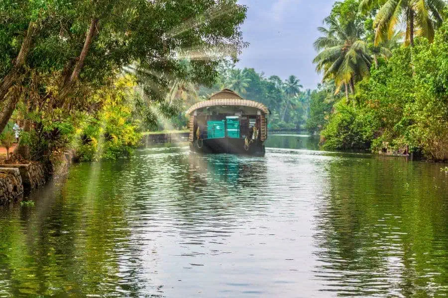 kumarakom houseboat backwaters