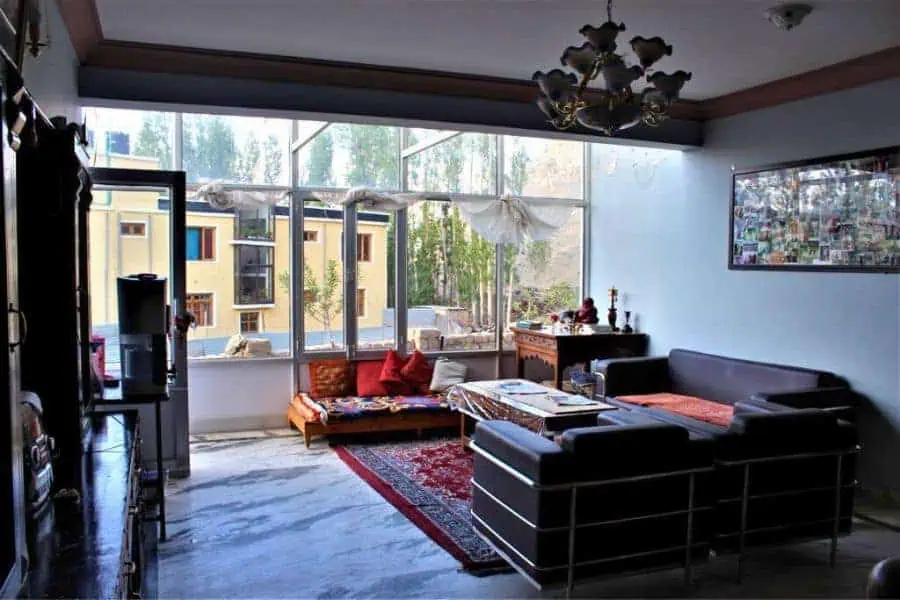 leh tukchu homestay living room