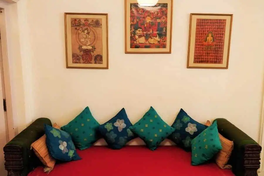 living room jyoti niwas homestay palampur
