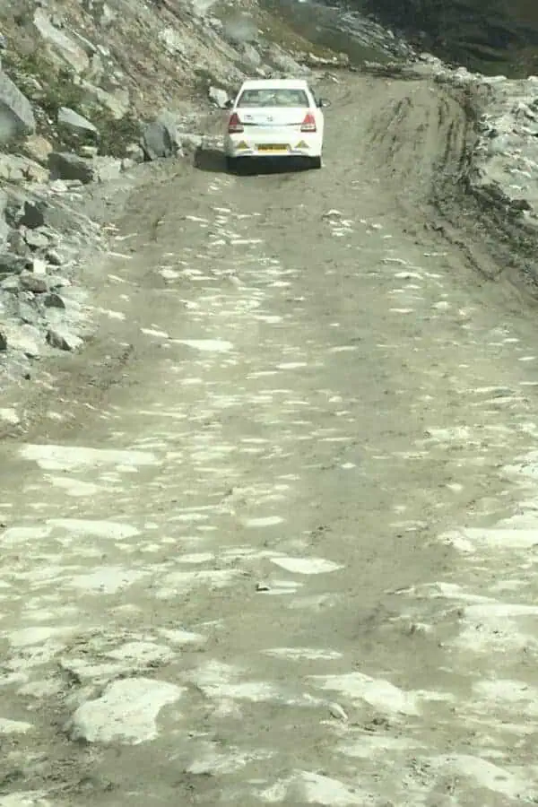 rohtang pass bumpy road