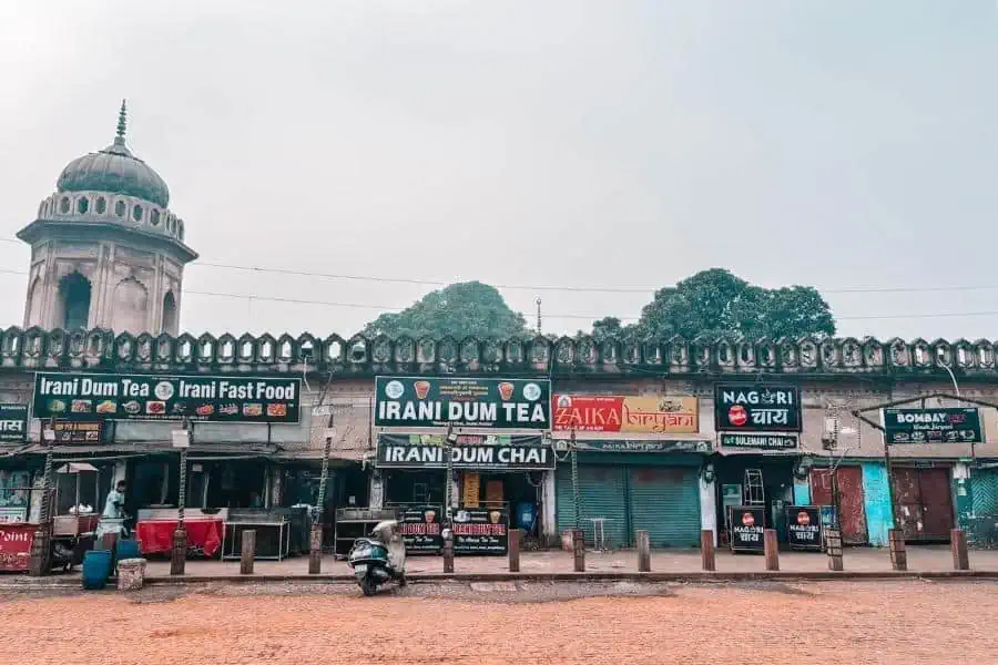 irani dum chai and street food shops near akbari gate, lucknow