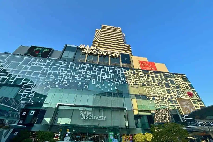siam discovery shopping mall in bangkok