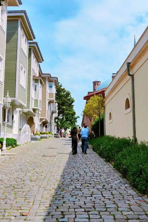 soguk cesme sokak street istanbul 2 day itinerary