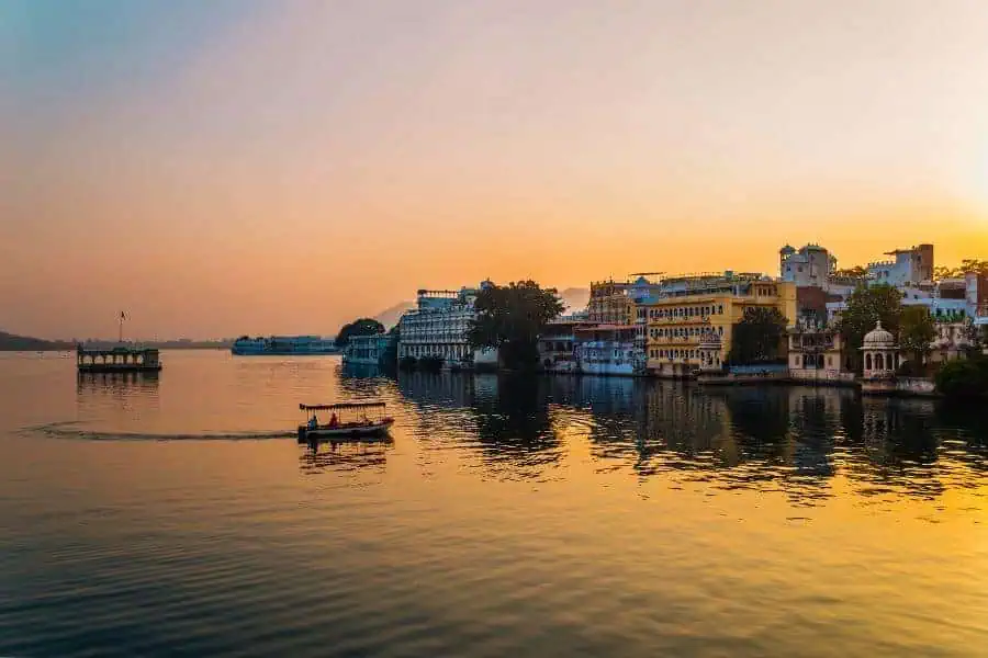 sunset lake pichola udaipur travel guide