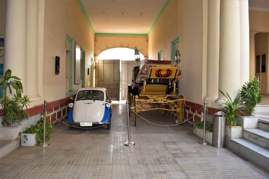 3 wheeled BMW Isetta jai vilas palace gwalior