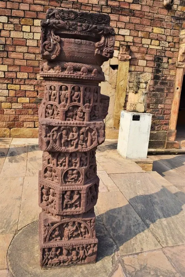 pillars open courtyard gallery gujari mahal