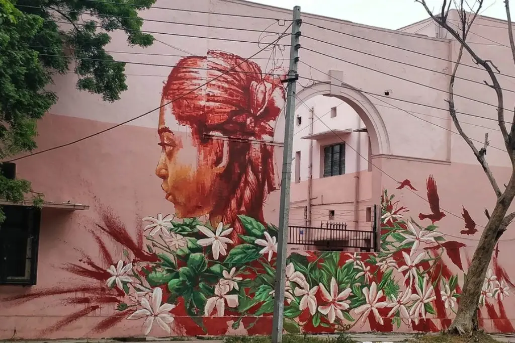 Dharavi's Flowers Alaniz and Federica Lodhi Art District