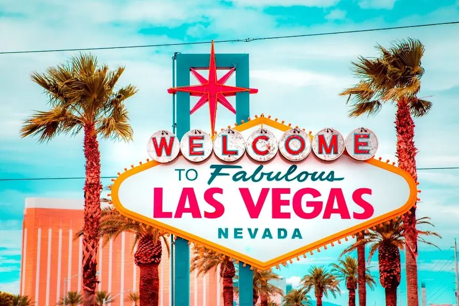 welcome to fabulous las vegas sign
