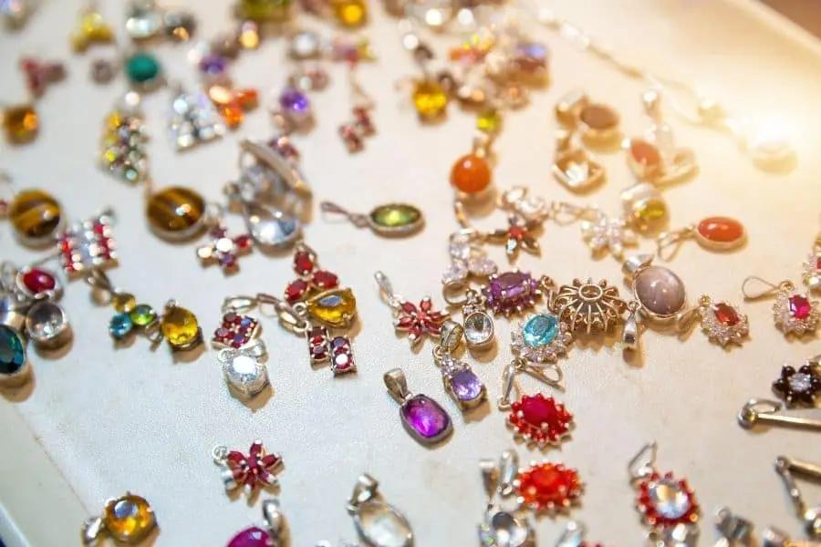 gem stones as souvenirs from sri lanka