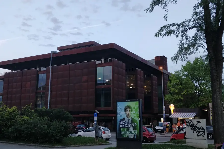 Globus Kranj City Library
