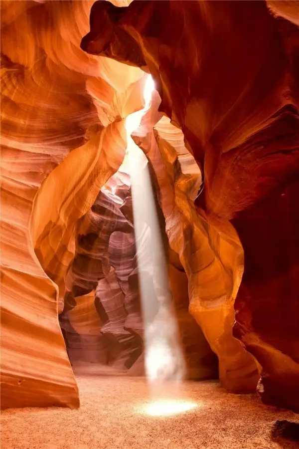 gorgeous lighting at upper antelope canyon page arizona
