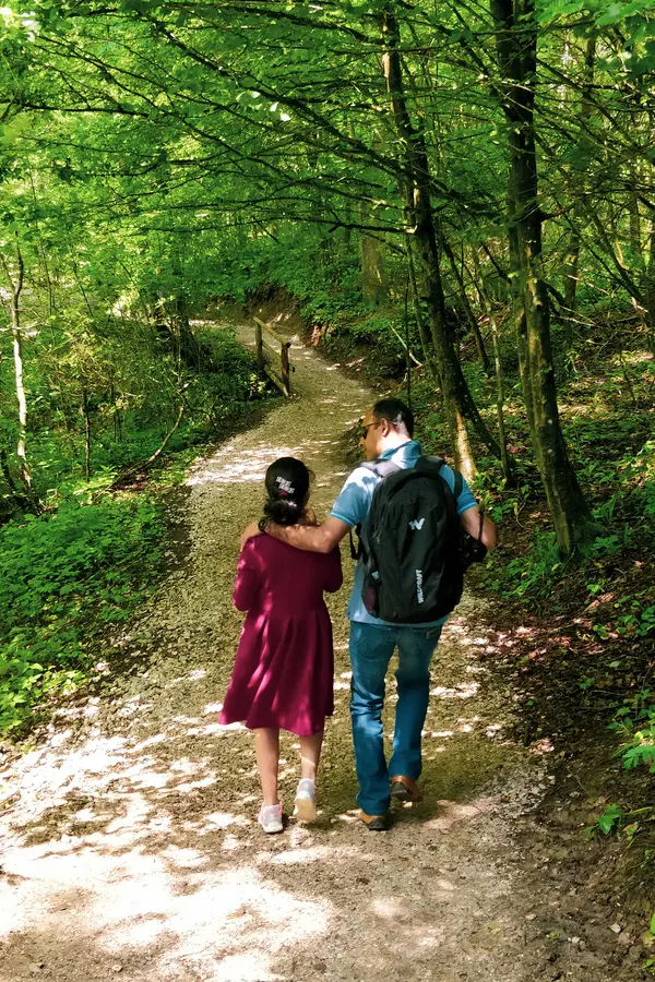 gravel path towards sum waterfall