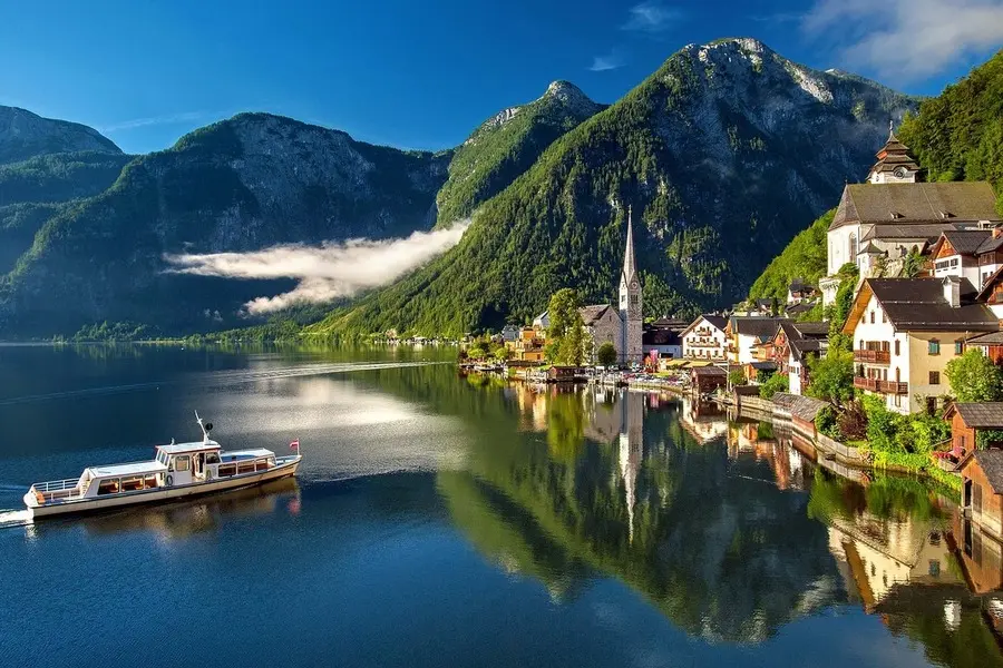 hallstatt lake austria