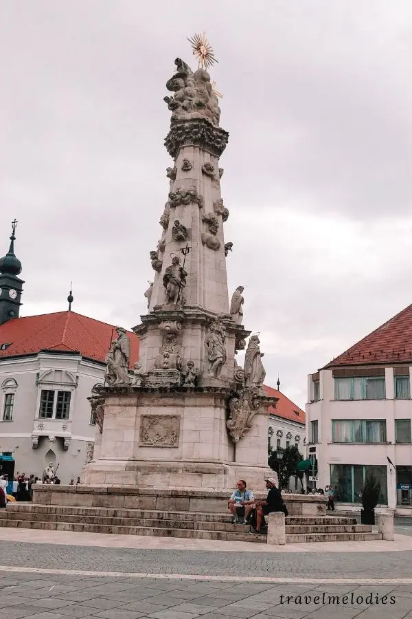 holy trinity square castle hill budapest