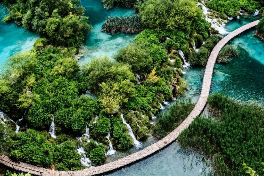 plitvice lakes national park beautiful places in croatia