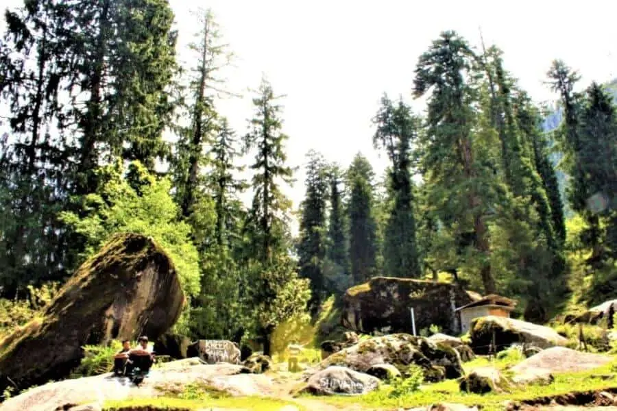 rock markings kheerganga trek