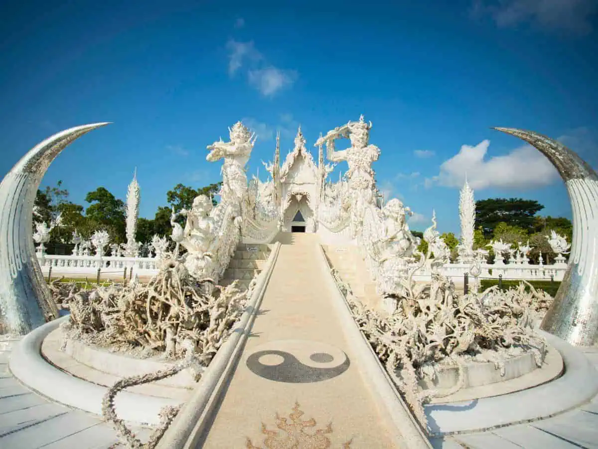 wat rong khun white temple chiang rai itinerary